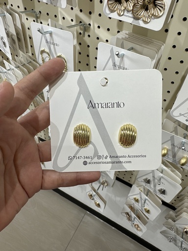 Arete ovalo con lineas relieve gold